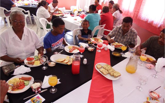 Silwerjare Dienssentrum se Valentynsete met bedankings aan: Anita Botha (saalversierings) en eetgoed - Gansbaai OK Foods, Gansbaai Superspar en U-Safe, asook alle personeellede vir hul harde werk.